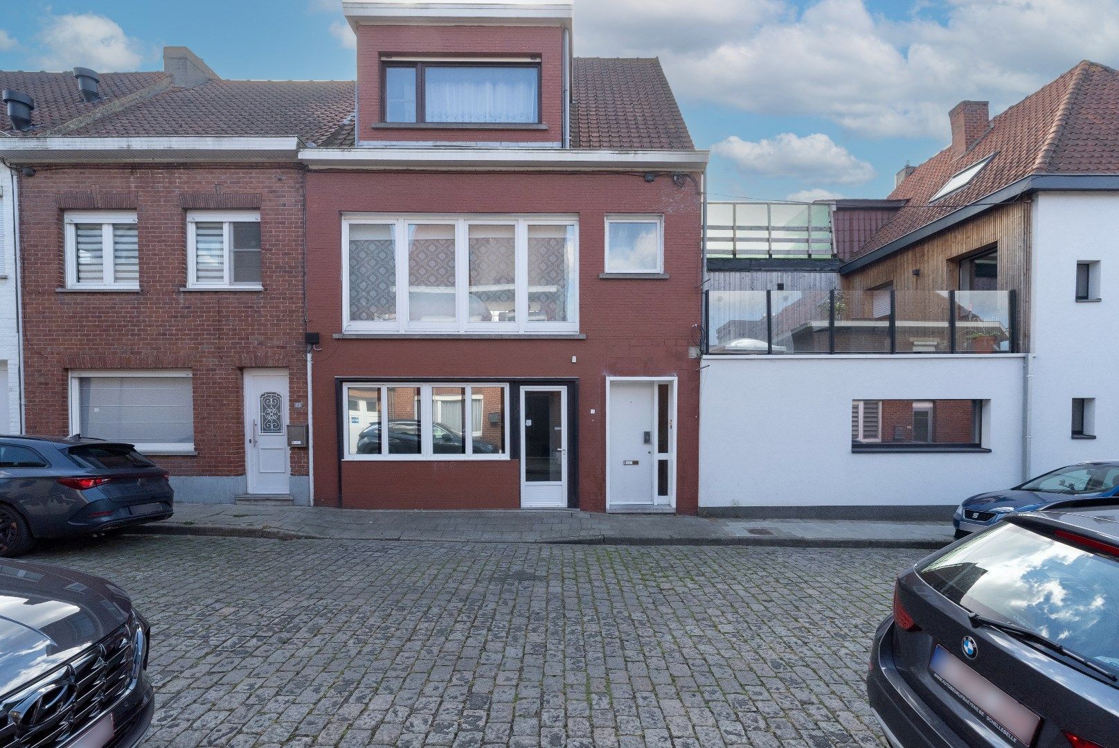 Ruime woning met 4 slaapkamer en mogelijkheid handelsruimte foto 1