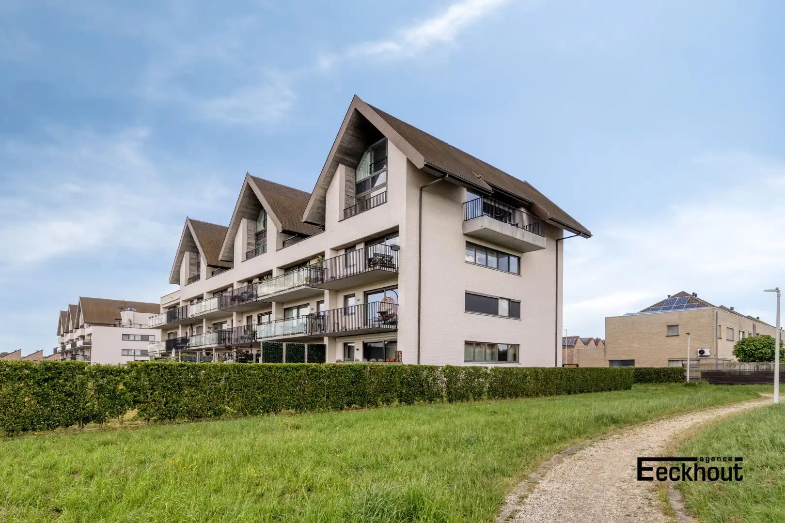 Modern 2-slaapkamer appartement met open zicht op groen foto 22