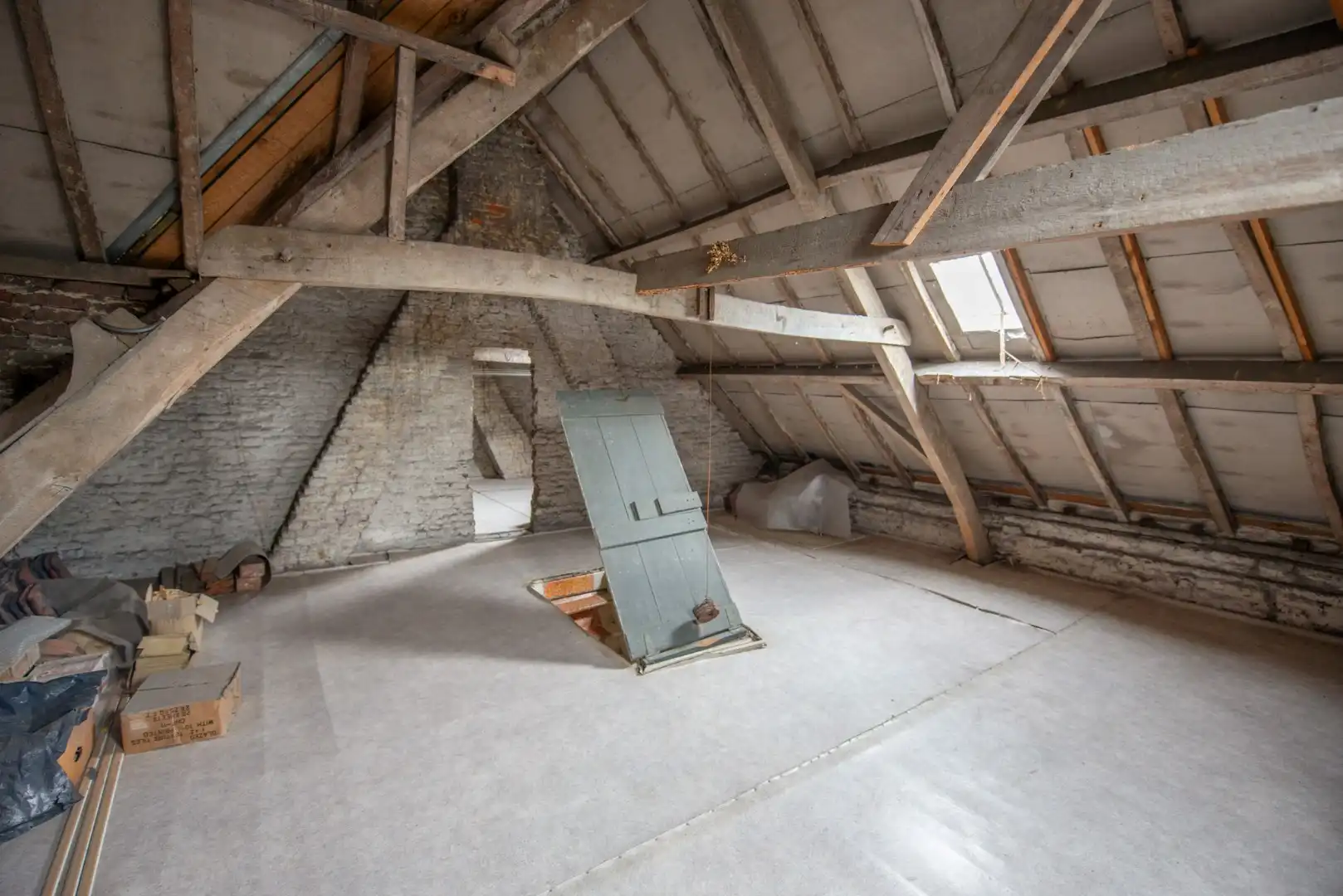 Casco woning met kantoorfunctie, ruime garage en een knusse binnenkoer. foto 6