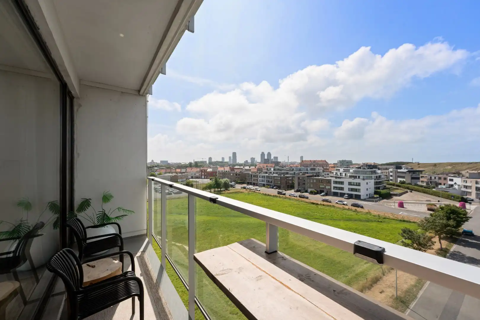 Instapklaar gemeubeld 2-slaapkamerappartement met zeezicht en duinenzicht te Bredene  foto 14