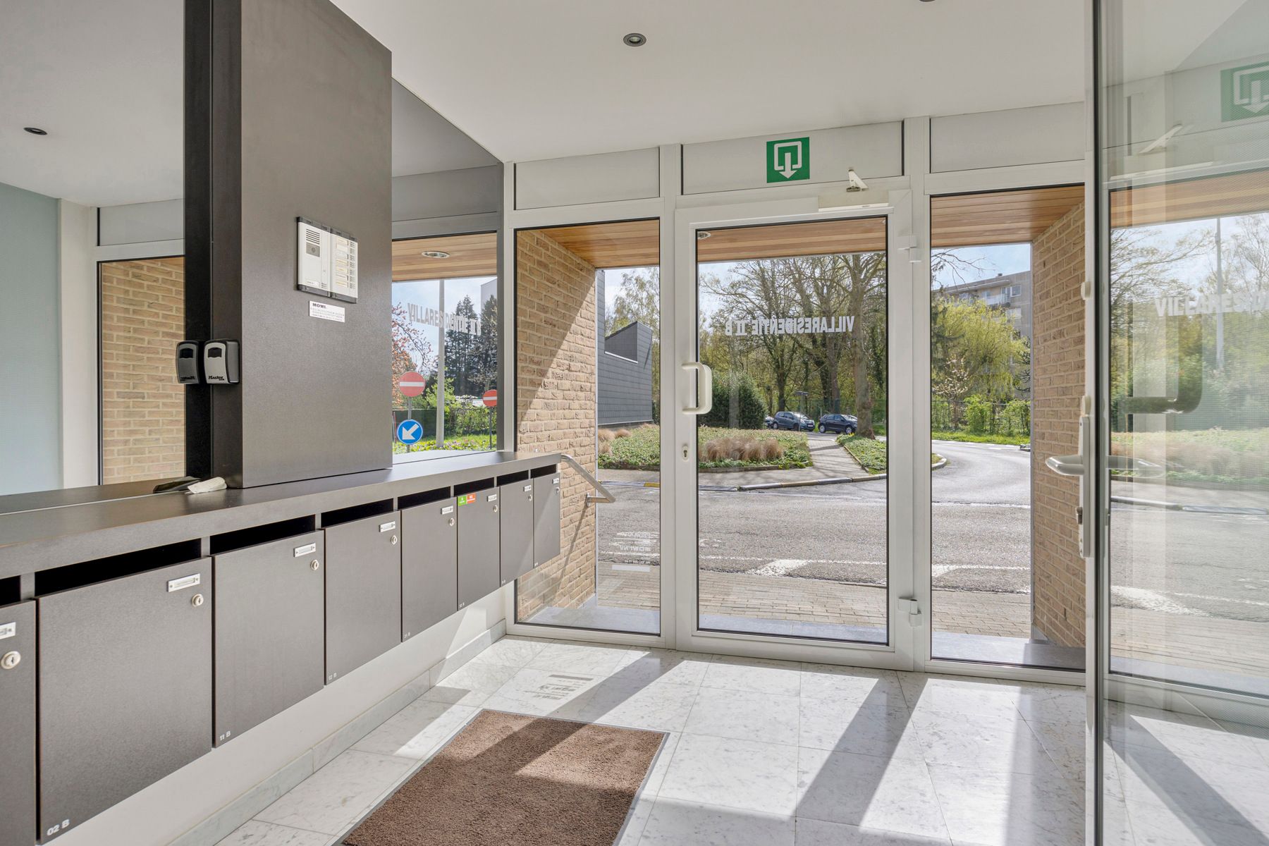 Licht en ruimte in dit appartement met tuin, inpandige garage en lift foto 17
