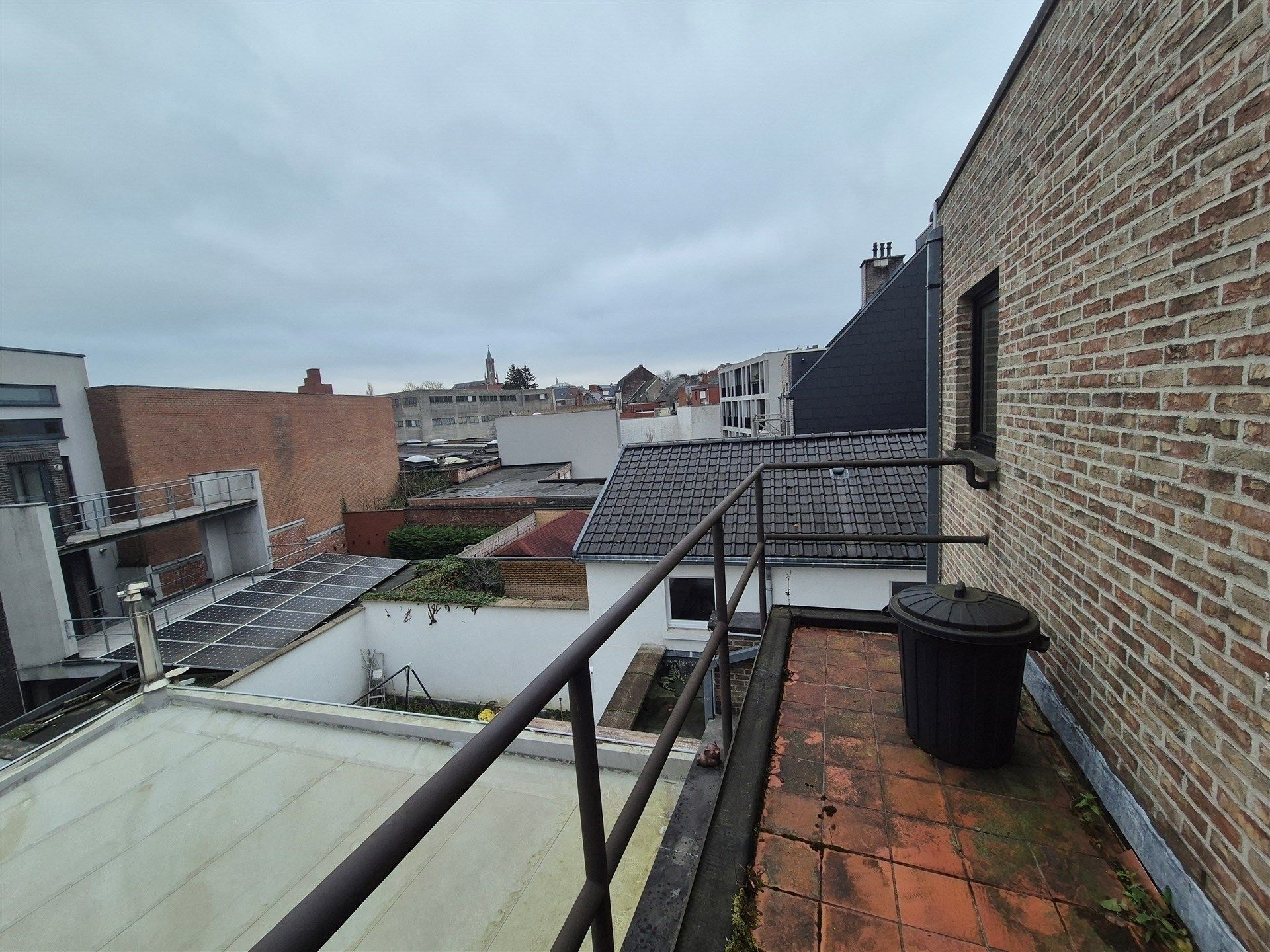 Zeer centraal gelegen appartement met terras. foto 14