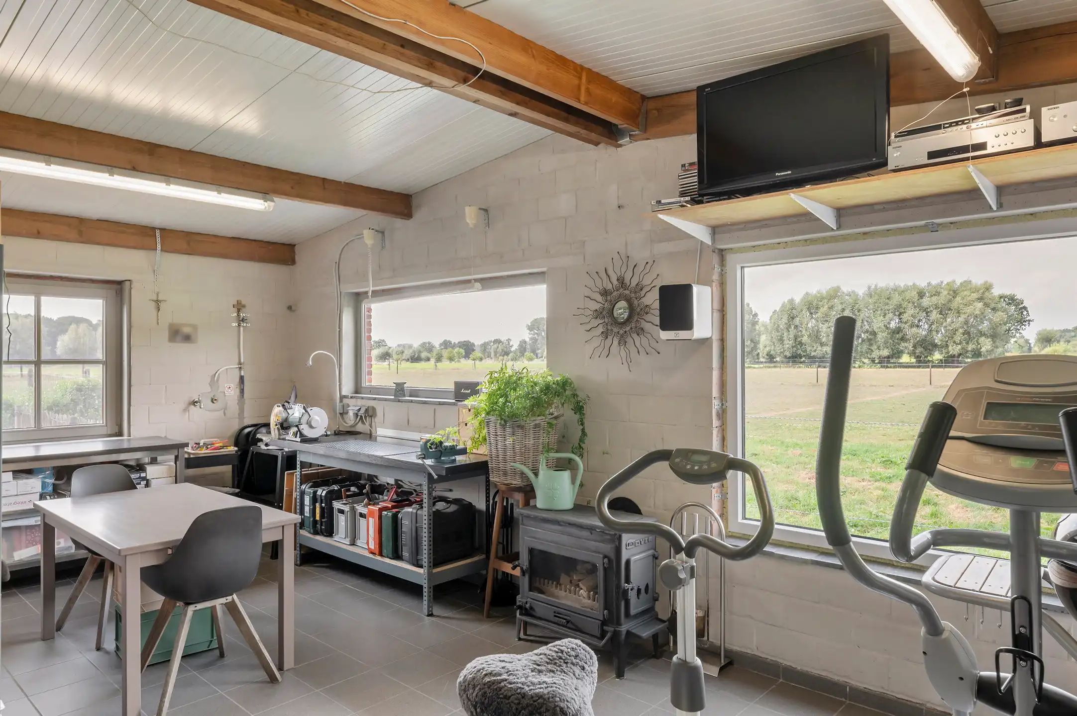 Volledig gerenoveerde woning met 5 slaapkamers, zwembad en prachtig aangelegde tuin op 1.643 m². foto 21