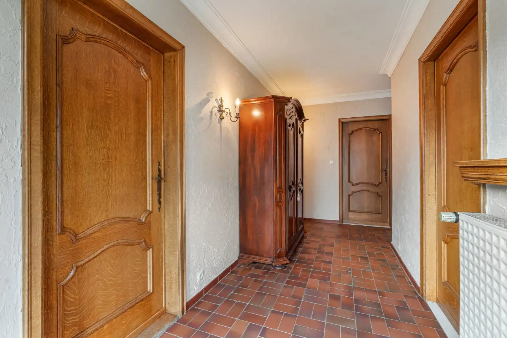 Halfvrijstaande woning op een perceel van 7a31ca, met aparte bureelruimte en inpandige garage! foto 3