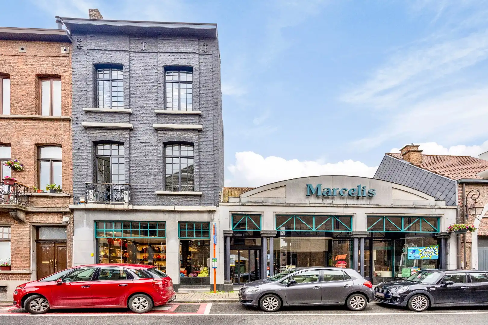 Handelspand centrum Halle met parking  foto {{pictureIndex}}