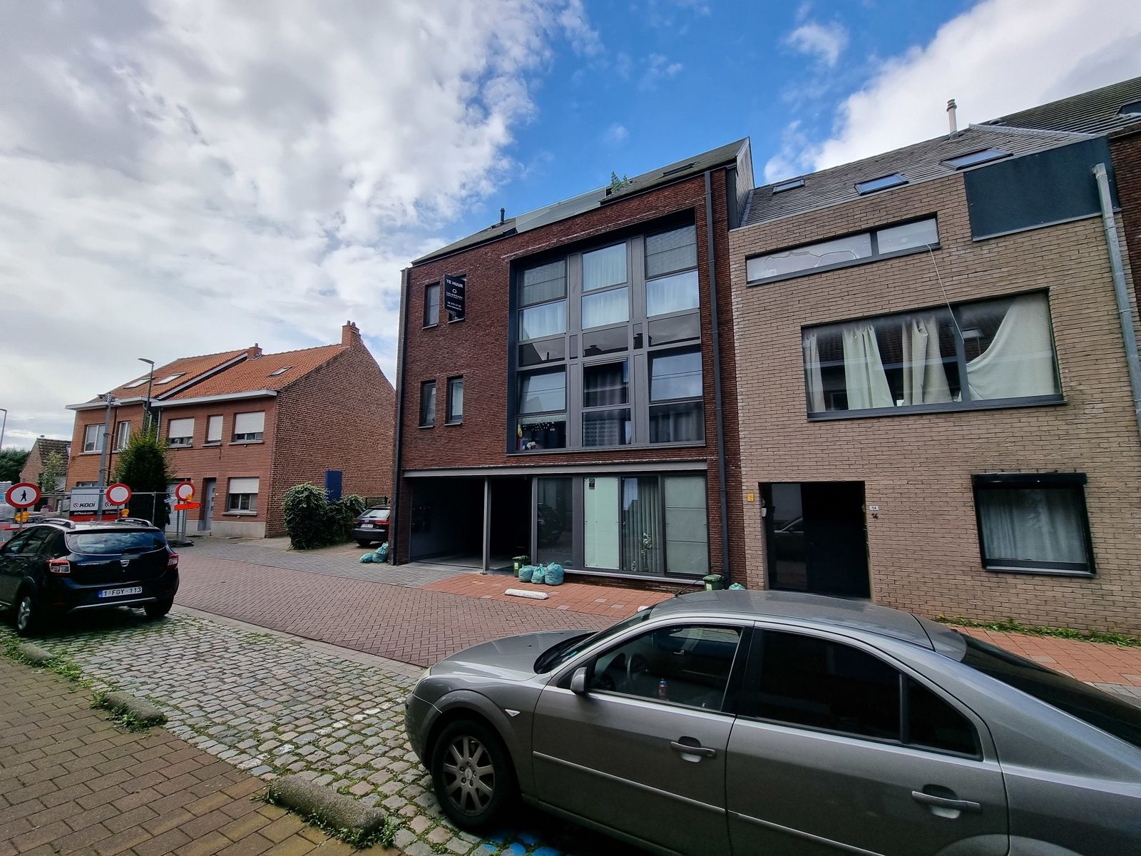 Duplex met 2 slaapkamers, terras en staanplaats! foto 1