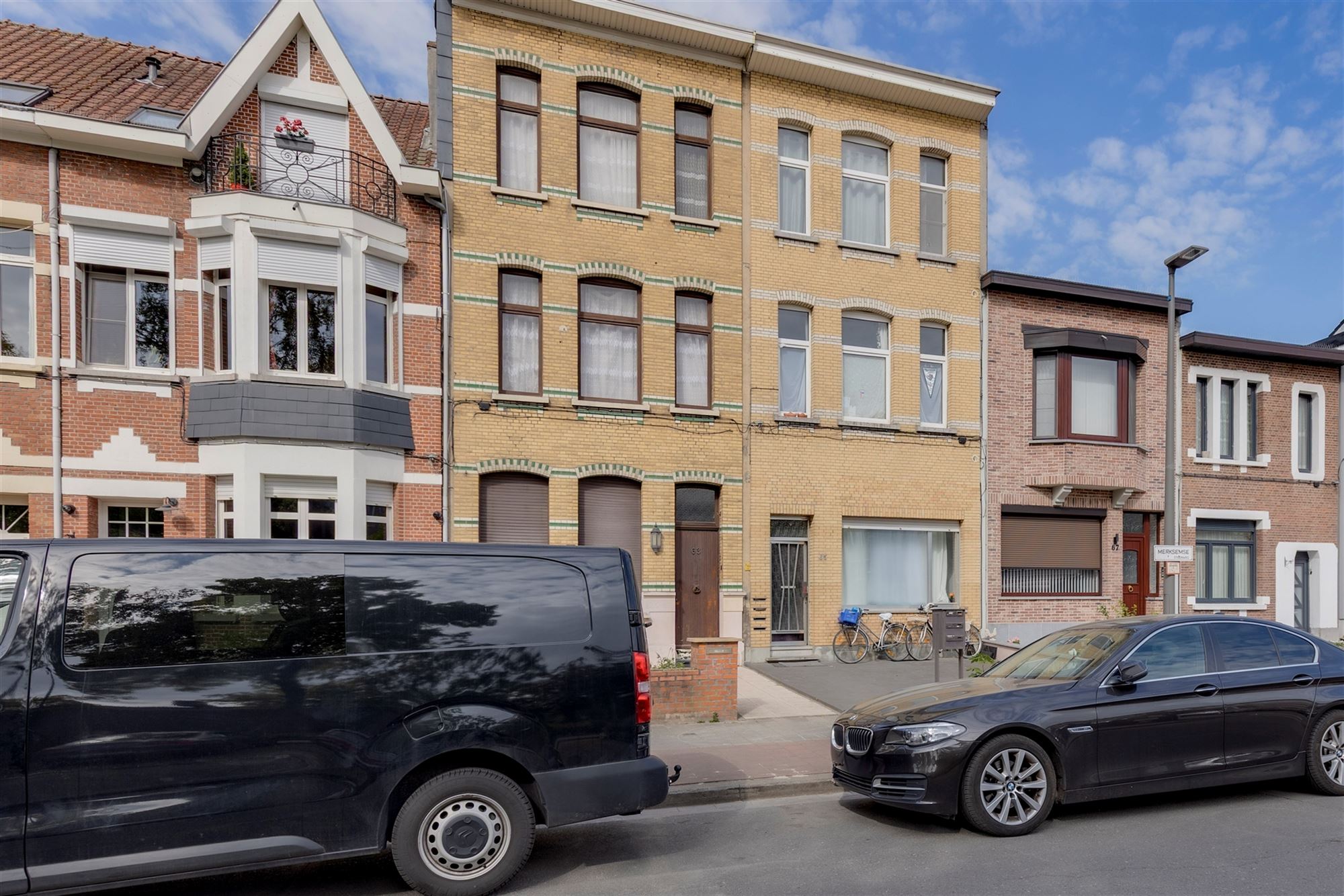 Woning ingedeeld in 3 verhuurde appartementen foto 2