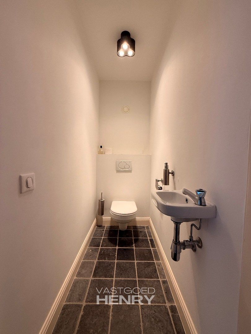 Volledig gerenoveerde woning met karakter foto 11