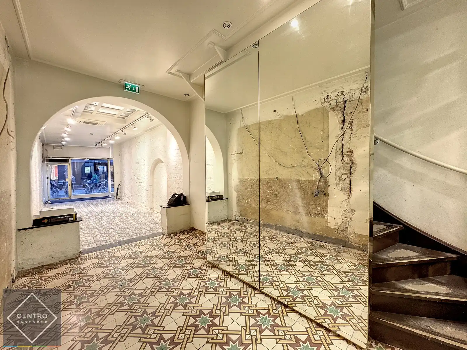 Instapklaar HANDELSPAND (4 verdiepingen) op AAA-locatie (Zuidzandstraat) in het historisch centrum van Brugge! foto 5