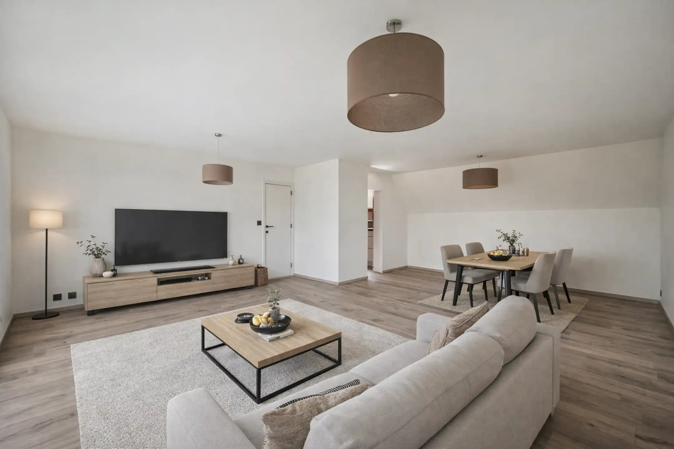 Instapklaar 2-slaapkamerappartement met garage in Harelbeke foto {{pictureIndex}}