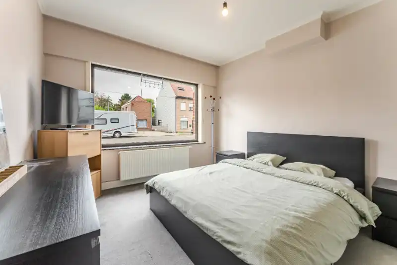 Ruime gezinswoning met 7 slaapkamers foto 7