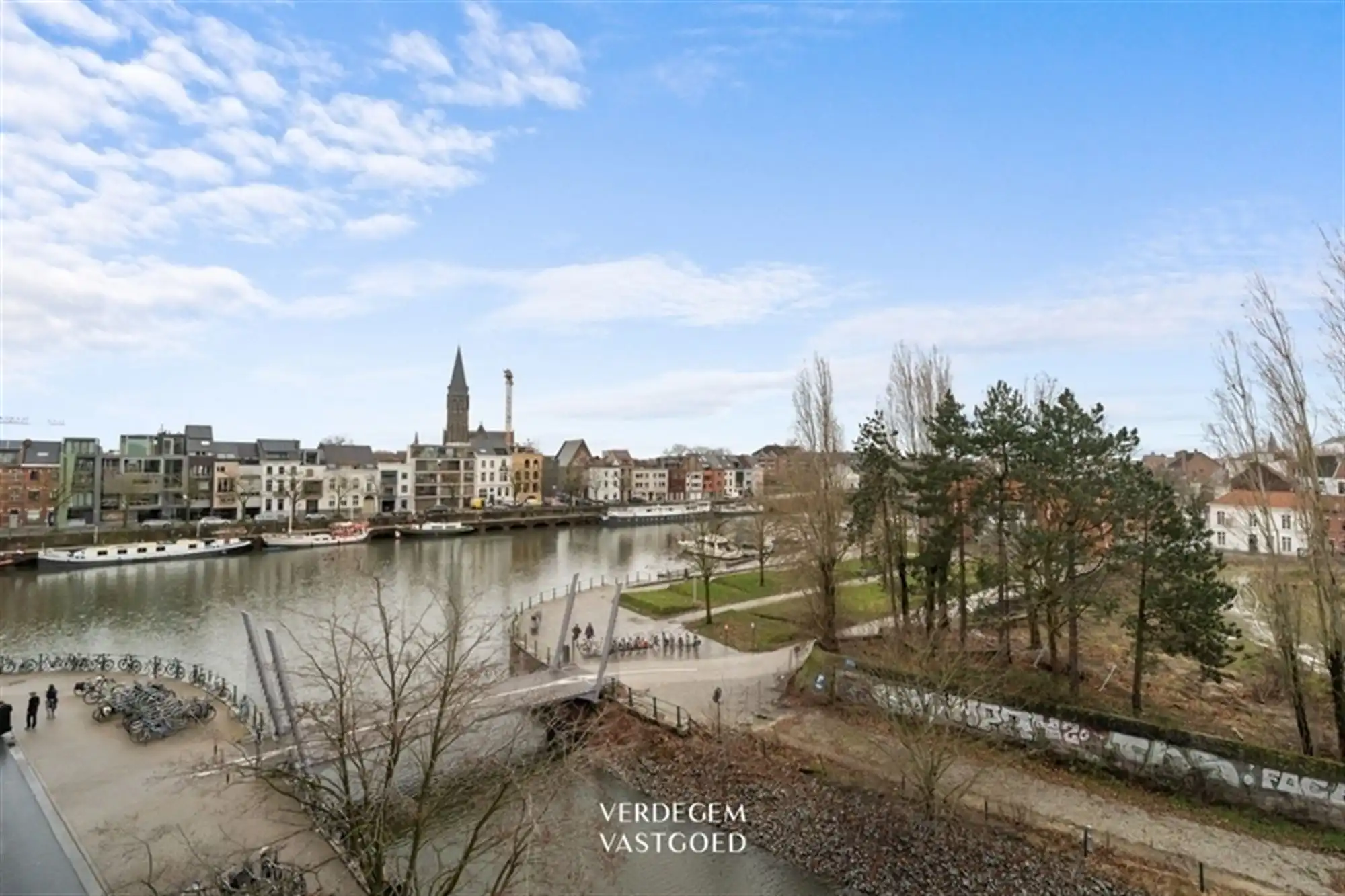 Wonen aan het water: ruim appartement met 2 slaapkamers, 2 terrassen en autostaanplaats foto 13
