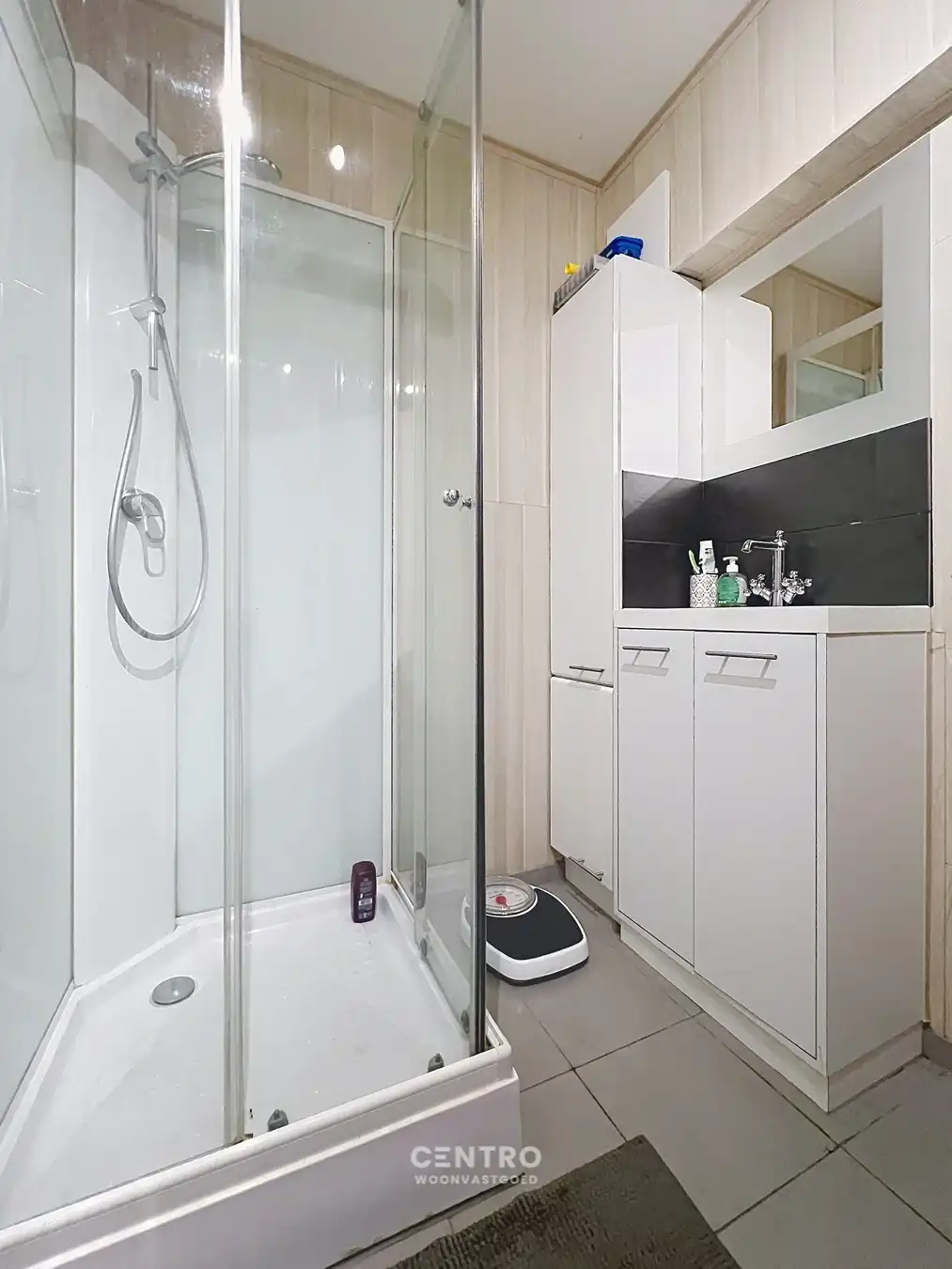 APPARTEMENT (75 m²) met 2 SLK, terras  én GARAGE (moto's, fietsen,...) op een centrale ligging te Roeselare - Perfect voor comfortabel wonen of als OPBRENGSTEIGENDOM ! foto 19