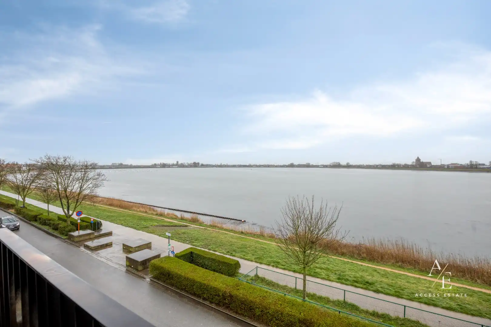 OOSTENDE _ Uniek duplexappartement met wateruitzicht aan de Spuikom foto 10