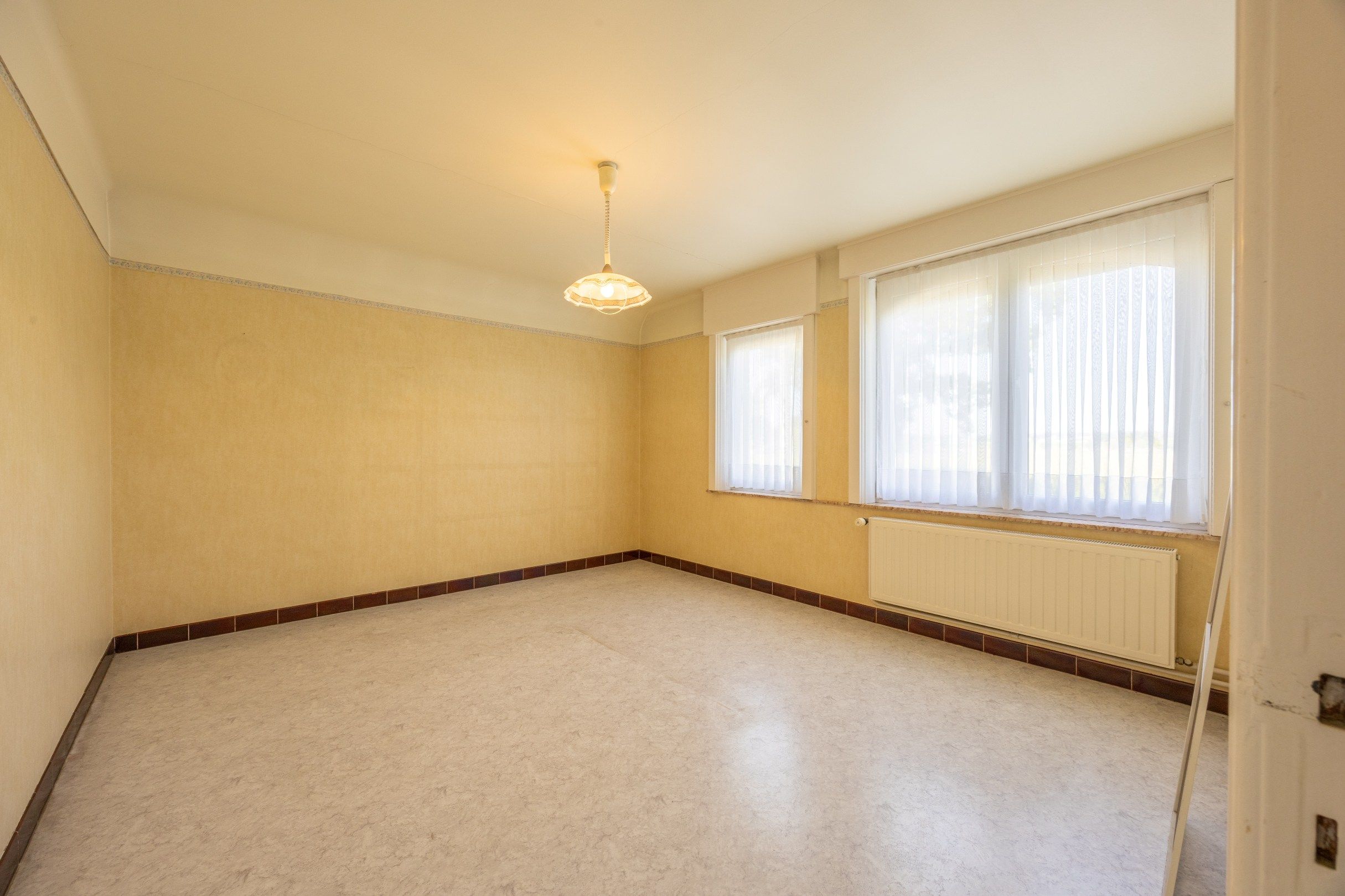 KLOEKE VILLA MET MAGAZIJN IN EEN LANDELIJKE OMGEVING foto 10