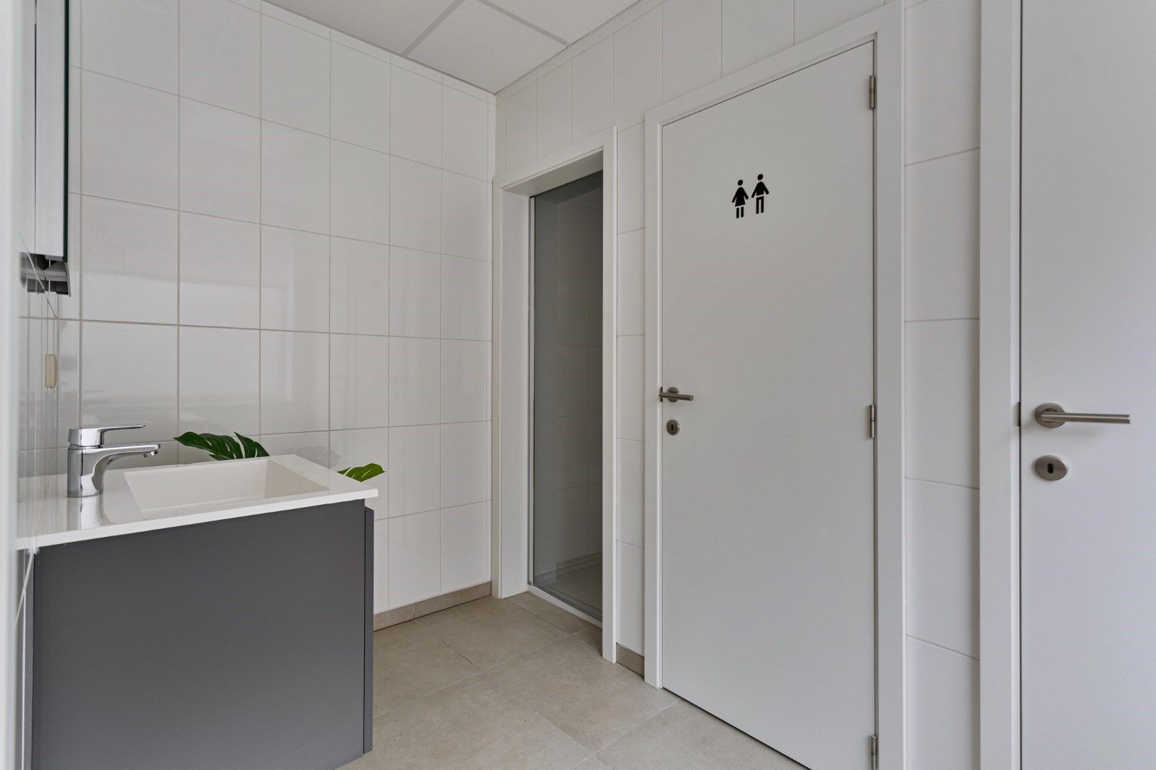 Bemeubeld nieuwbouwappartement met garage foto 7