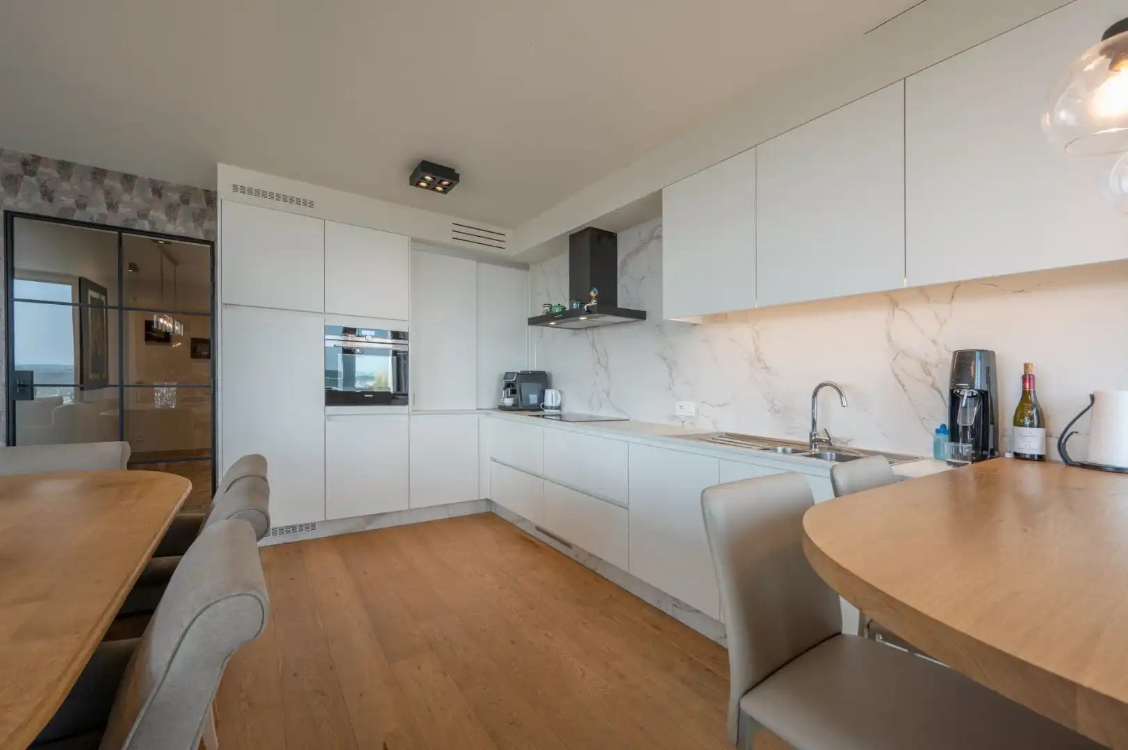 Recent appartement met autostaanplaats op een centrale locatie in Brugge! foto 6