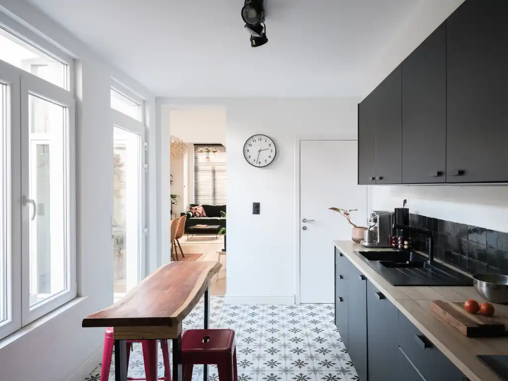 Karaktervolle gezinswoning met vier slaapkamers, twee badkamers en een mooi ingerichte buitenruimte foto 10