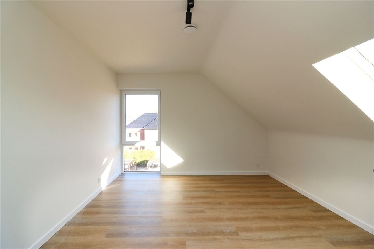Prachtige nieuwbouwwoning met 4 slpk. met gusntige ligging foto 20