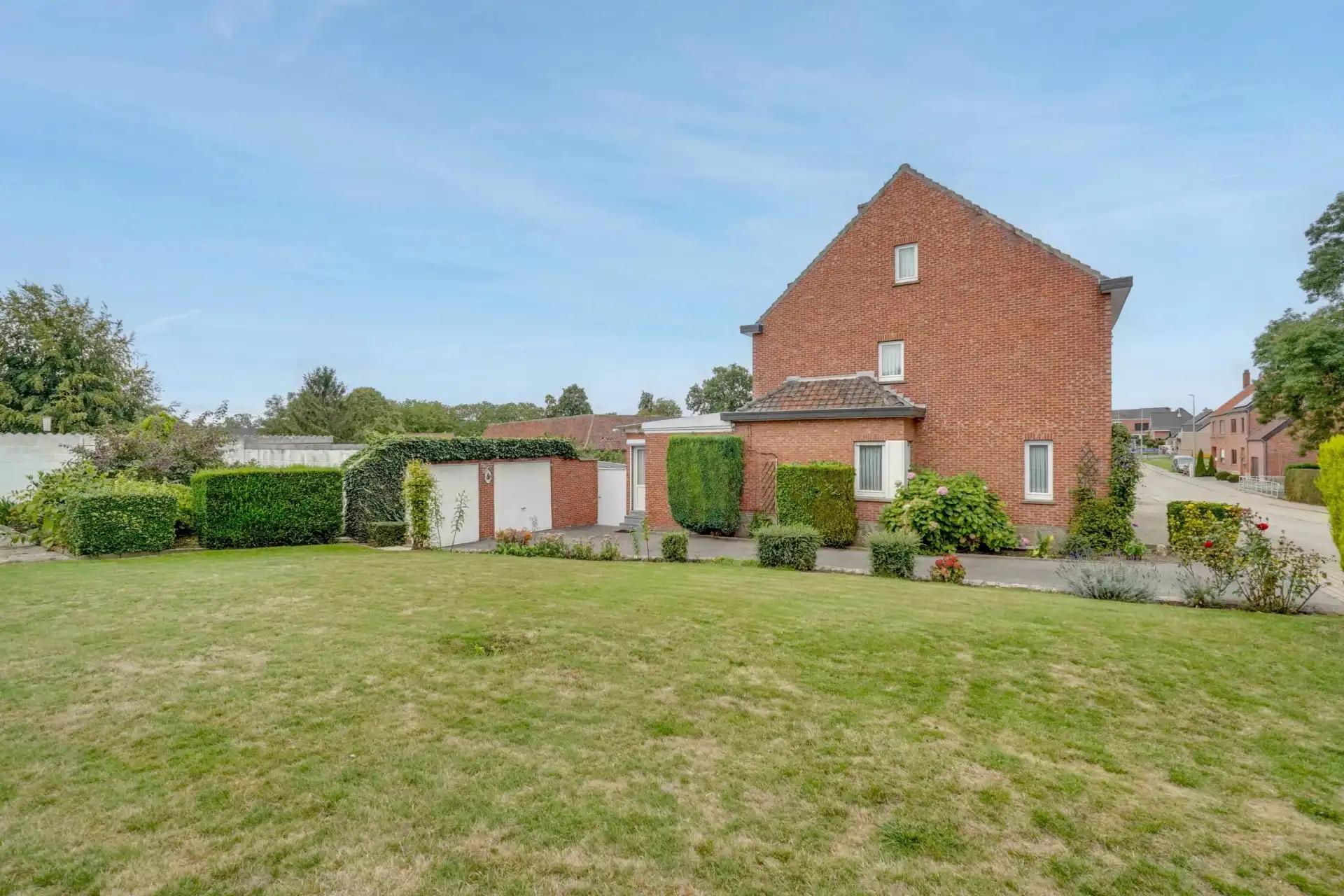 Ruime woning met potentiële bouwgrond foto 25