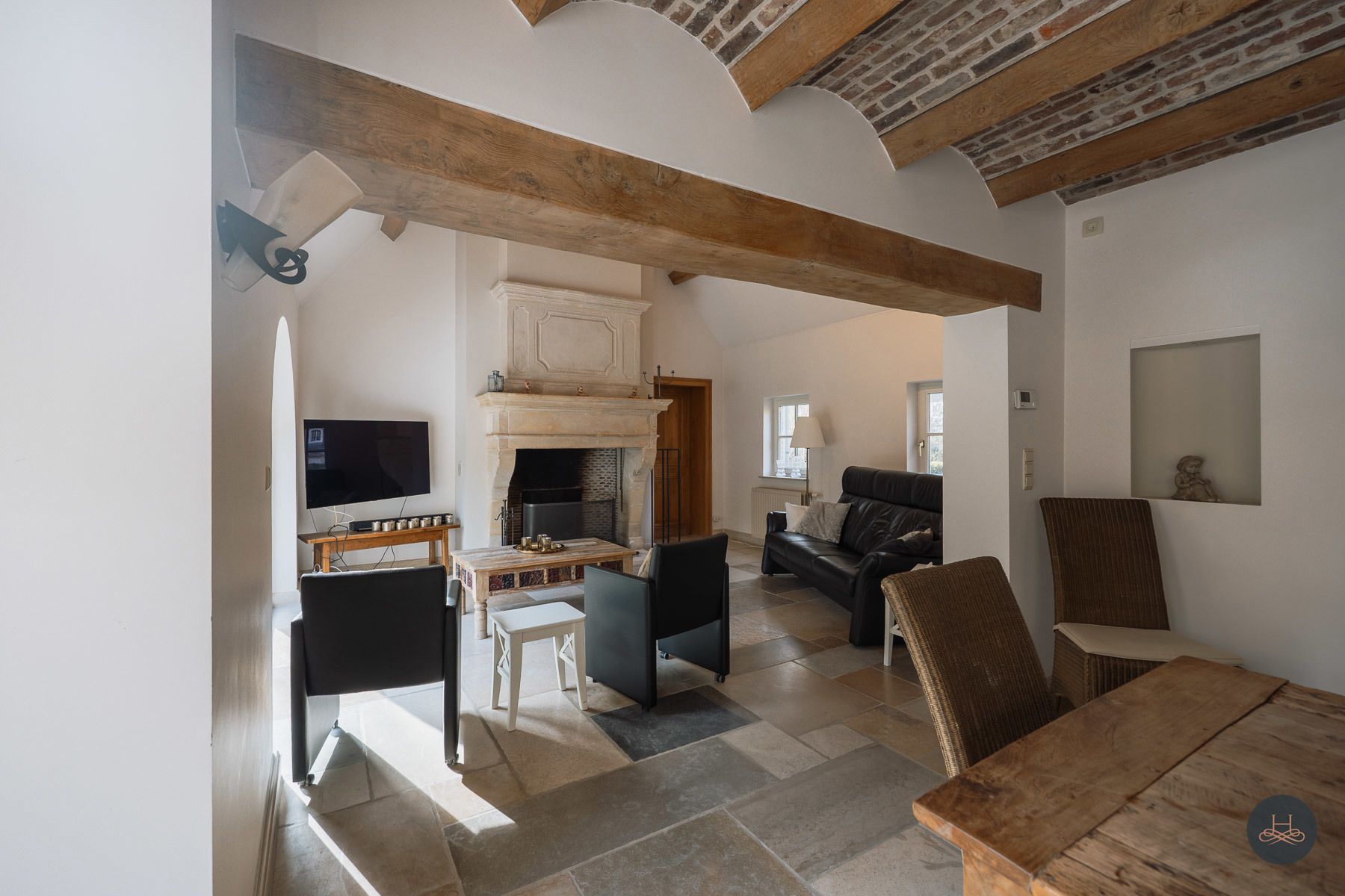 Riant landhuis met zwembad op ruim perceel in rustige wijk foto 6