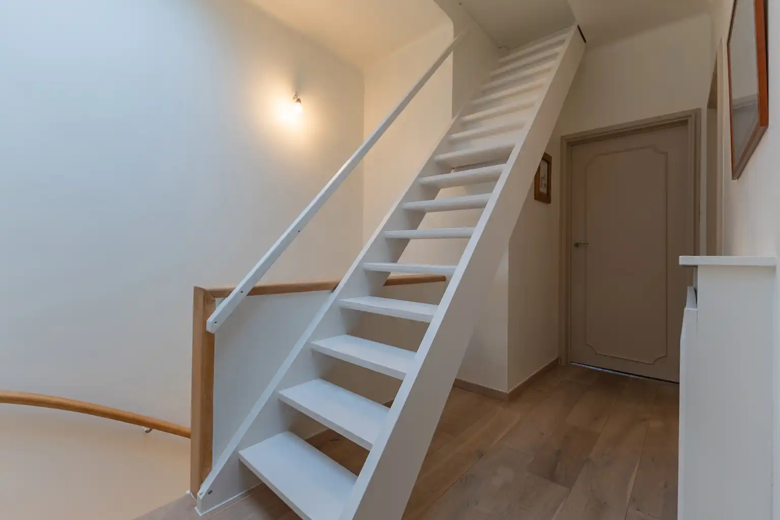 Karaktervolle woning met 4 slpks, garage, bijgebouw en tuin foto 18