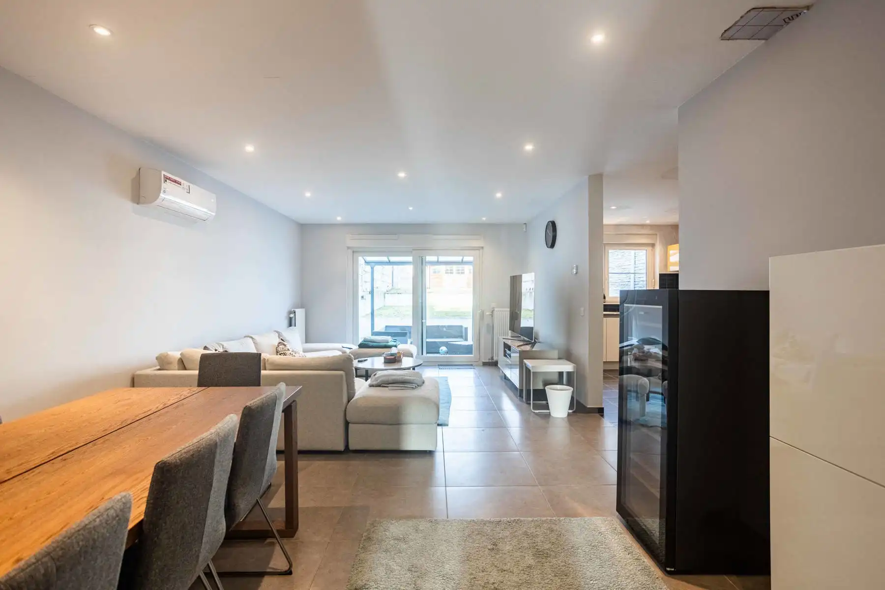 Instapklare recente woning met 5 slaapkamers en 3 badkamers! foto 3