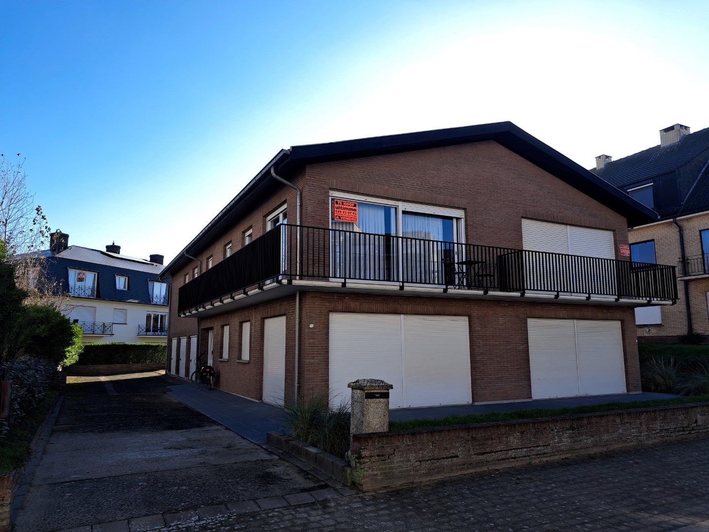 Ruim woonappartement met 3 slaapkamers en garage  te koop vlak aan het strand en duinen te Koksijde foto 2