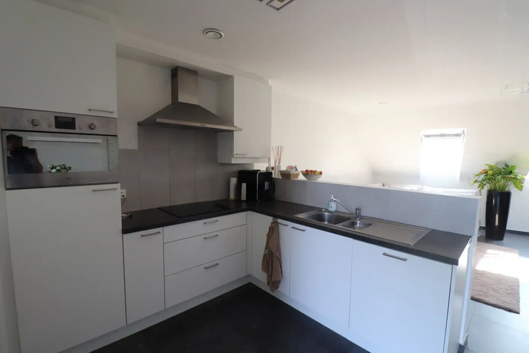 Energiezuinig (E-peil 20) appartement op de tweede verdieping met 3 slaapkamers, terras en autostaanplaats. foto 5
