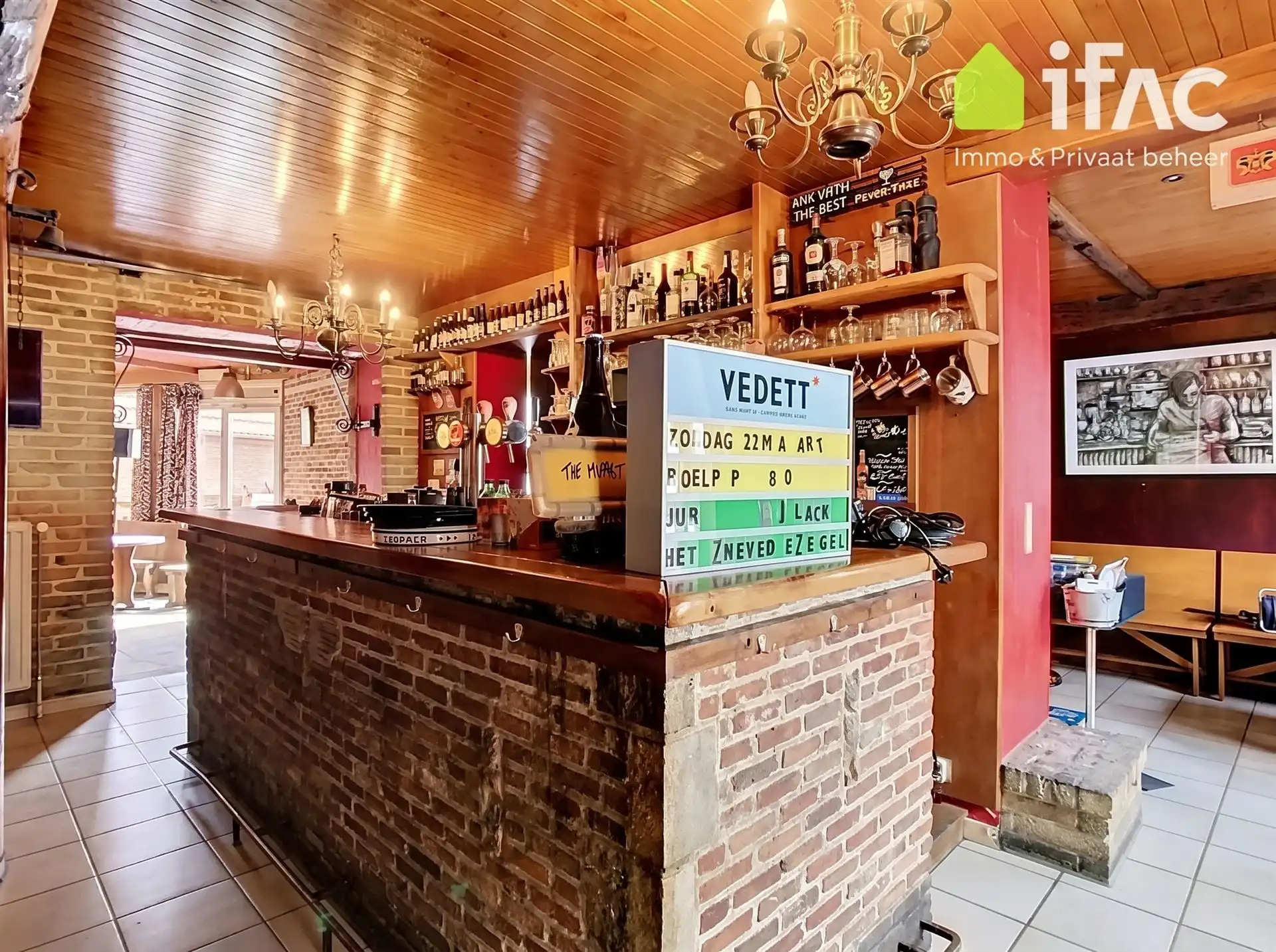 Handelspand met appartement, feestzaal en tuin foto 3