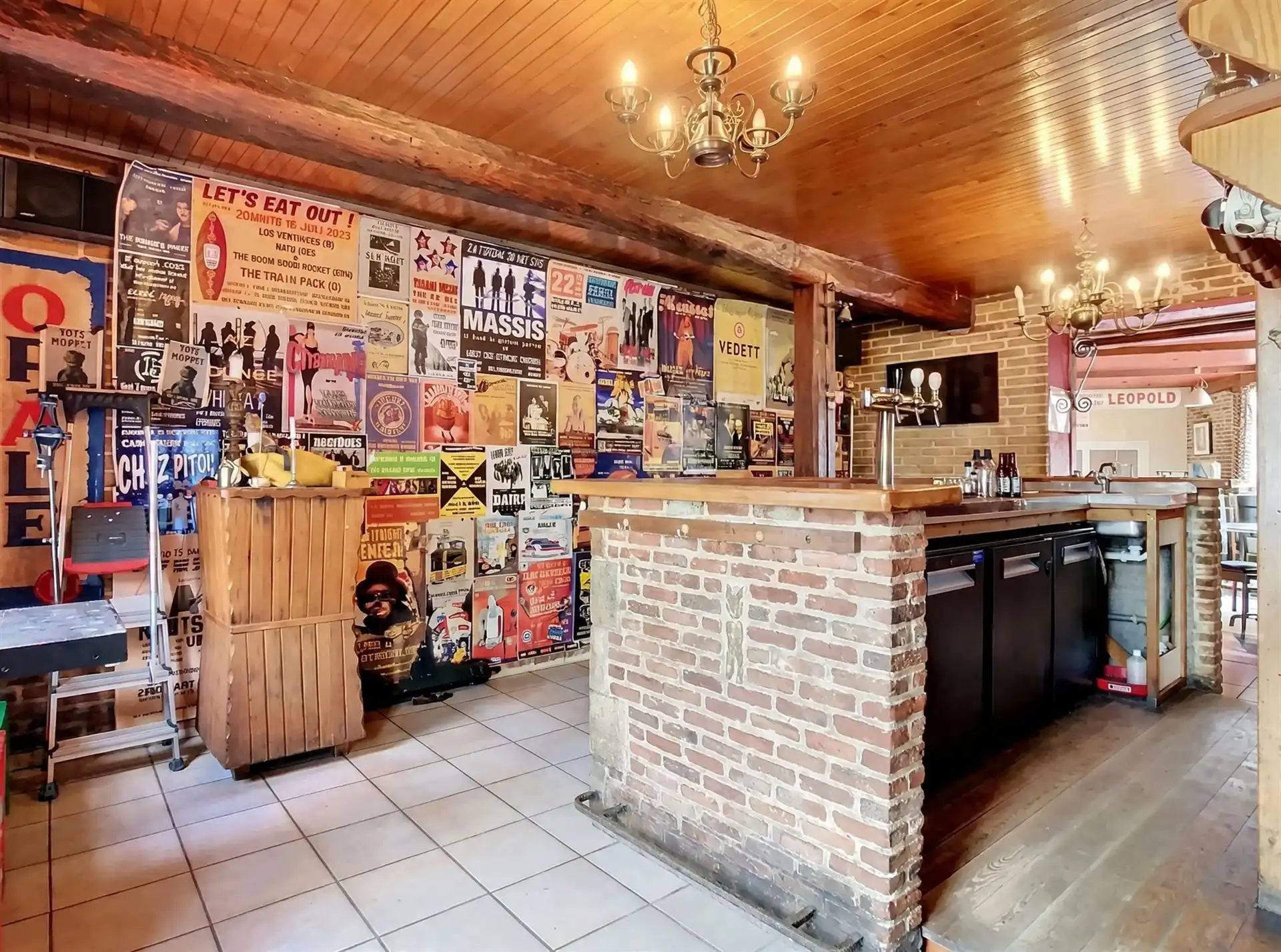Handelspand met appartement, feestzaal en tuin foto 3