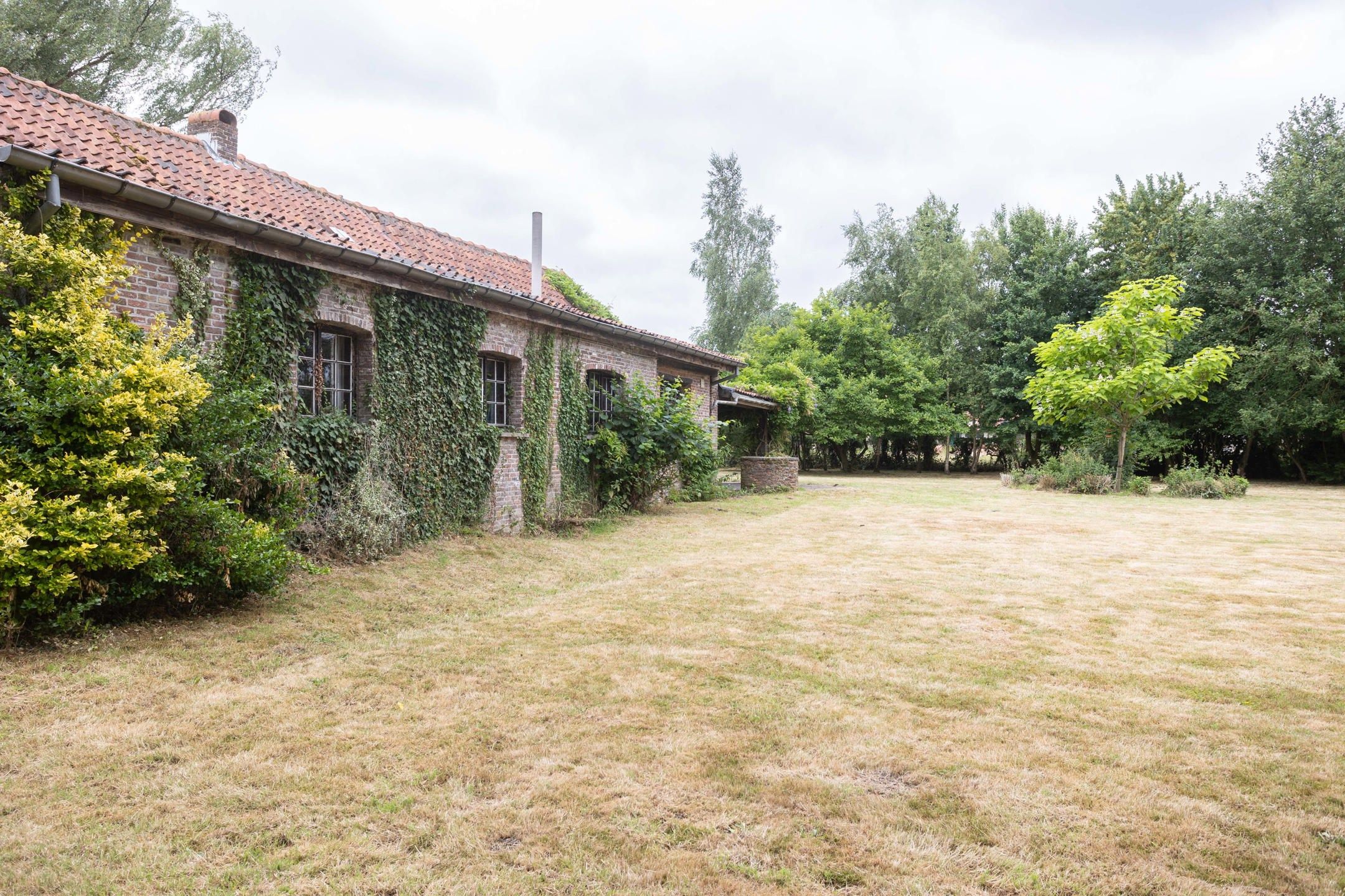Uniek landhuis met aparte conciergewoning op 2 Hect grond foto 30