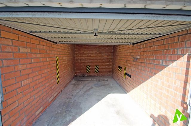 Garage te huur in het centrum van Eeklo! foto 3