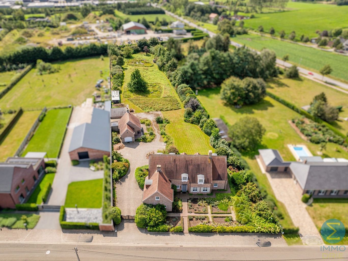 Hoofdfoto van de publicatie: Exclusieve villa met bijgebouwen op 6.660m² grond
