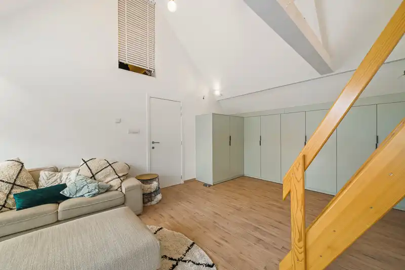 Hooglede – Verrassend ruime tussenwoning met villa-allures op 1.218 m² foto 17