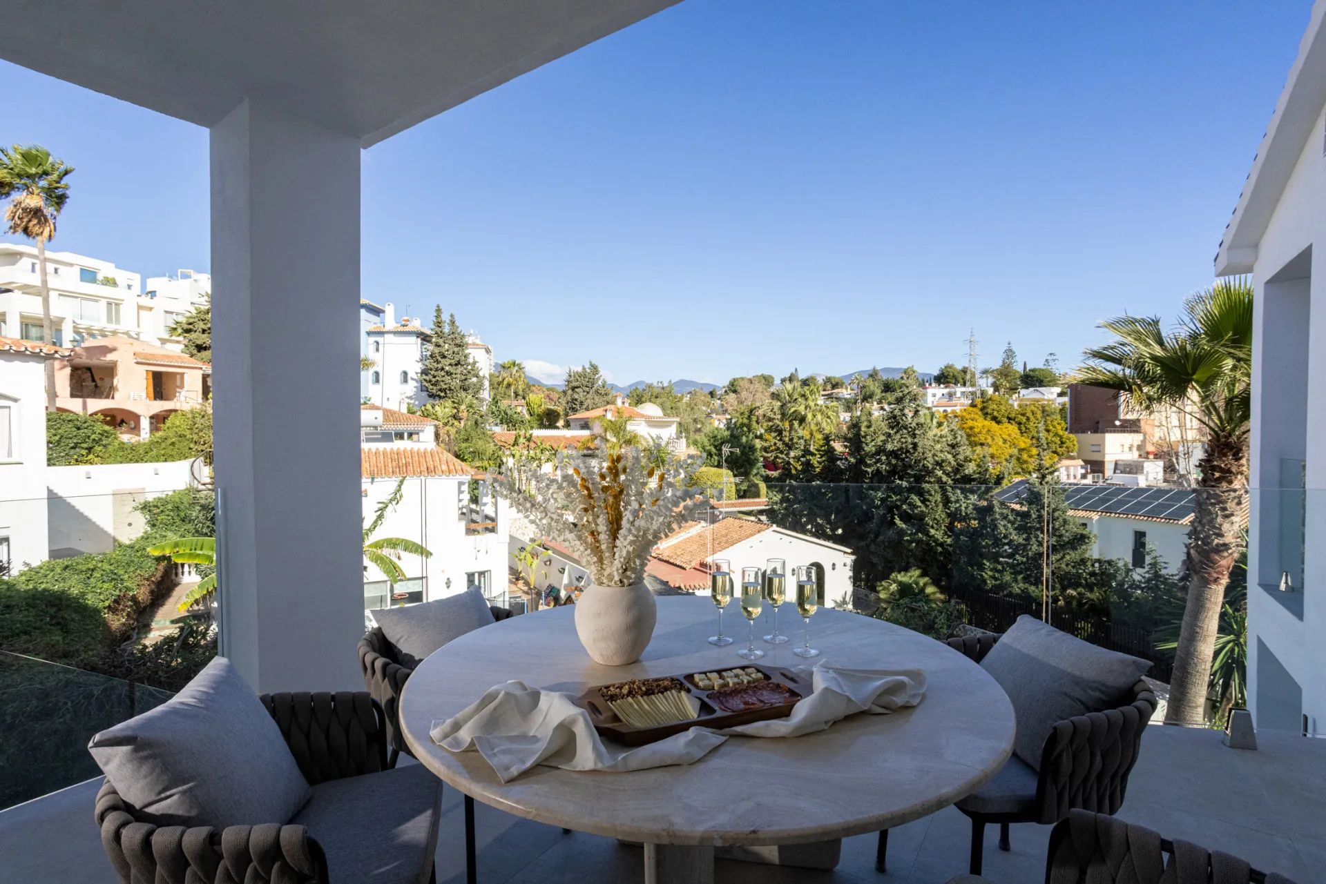 Ervaar ultieme luxe: exclusieve villa met infinity pool en panoramisch uitzicht in Nueva Andalucia foto 21