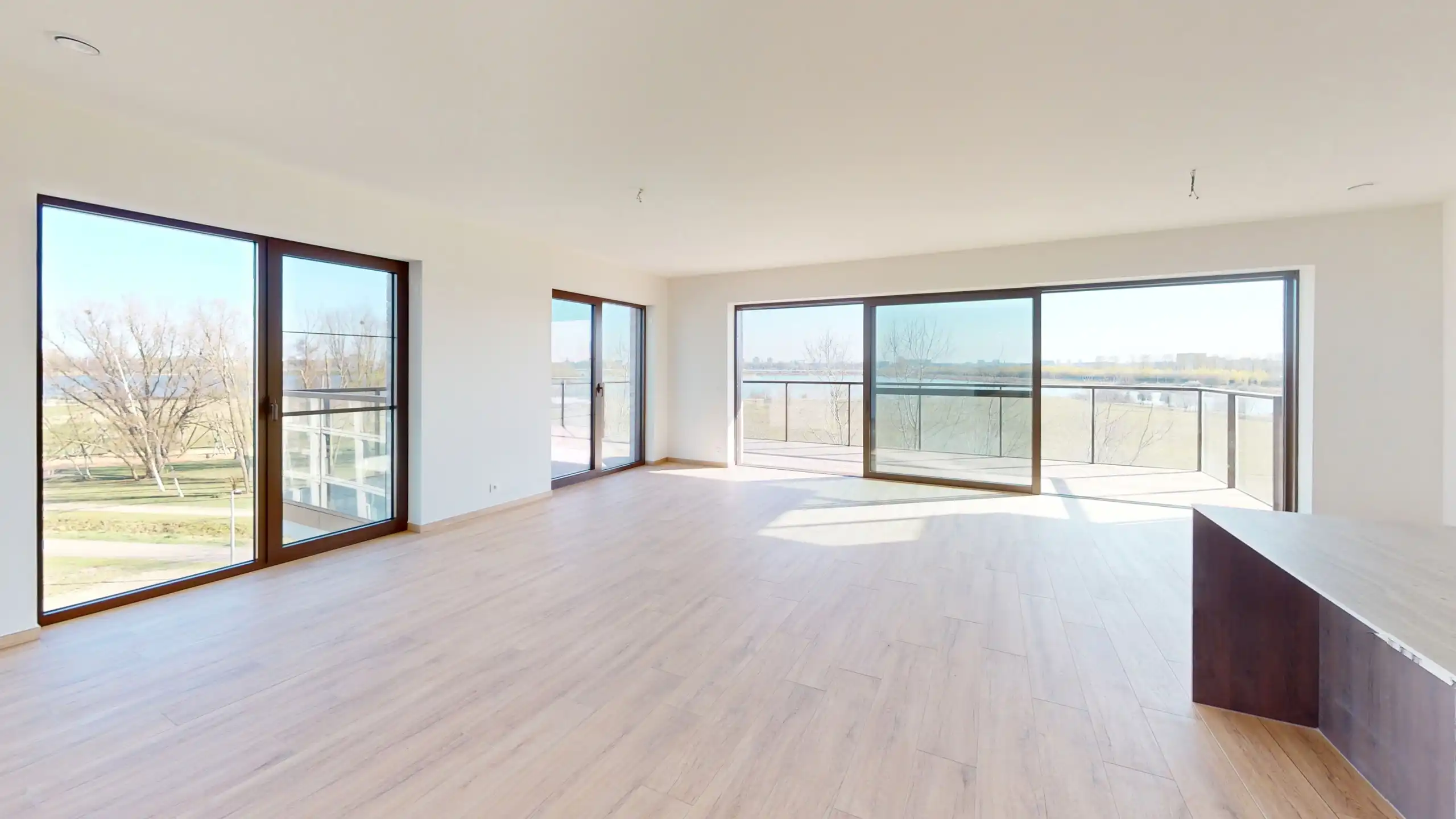 LINKEROEVER - Nieuw appartement met frontaal waterzicht  foto 2