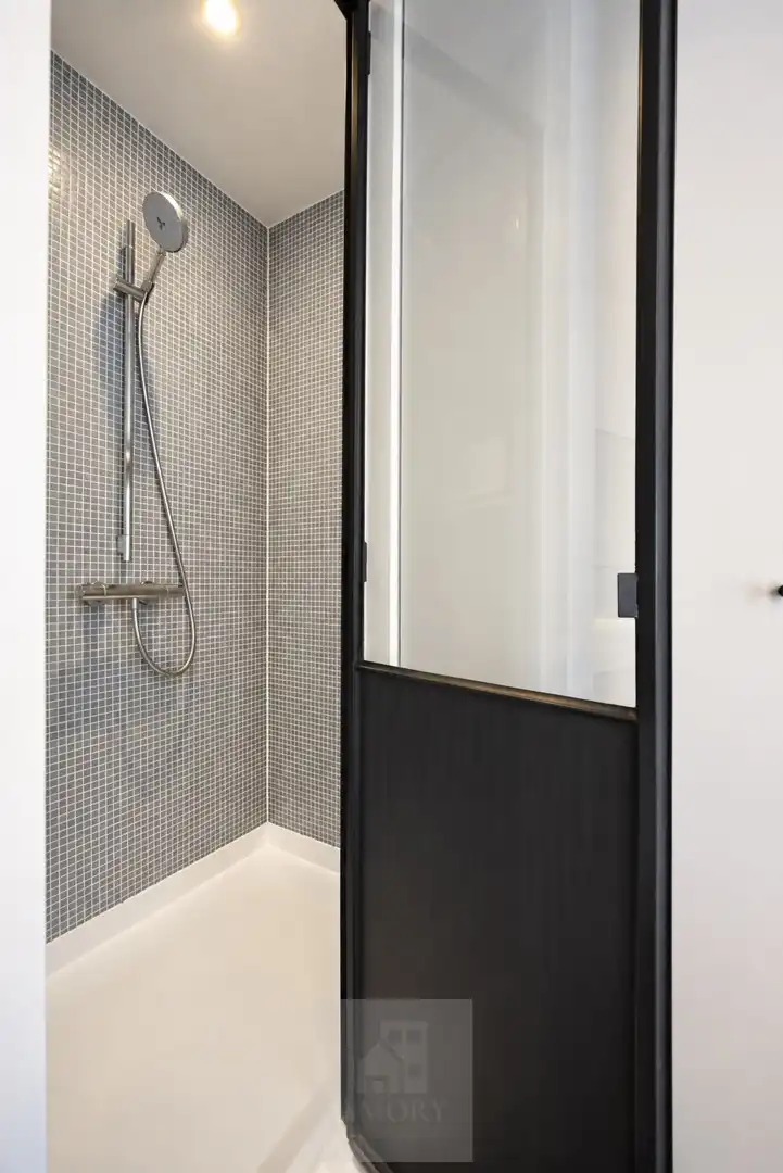 Hoogwaardig gerenoveerde villa op ruim perceel met uniek bijgebouw foto 21