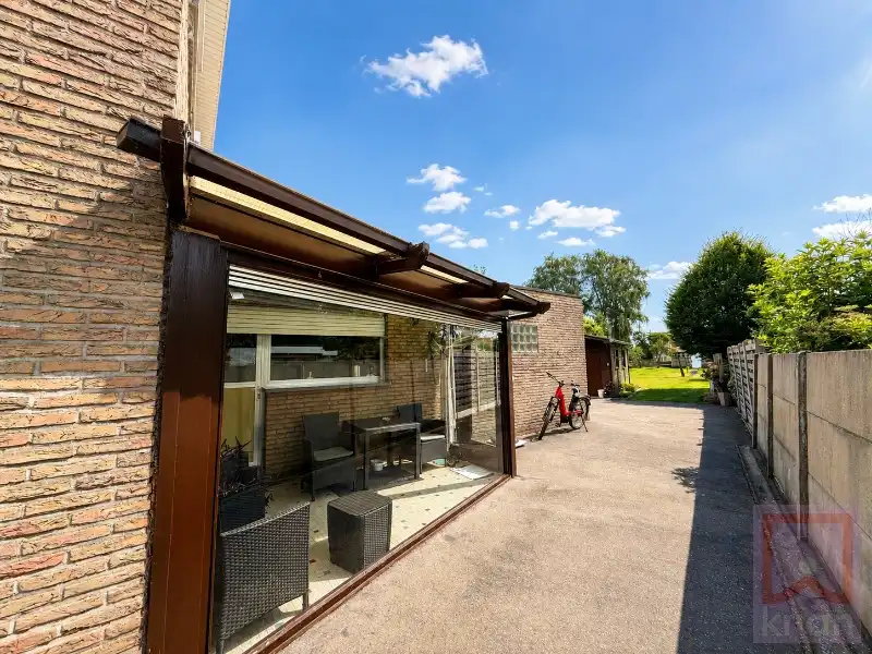 Ruime gezinswoning met 3 slaapkamers en zuidgerichte tuin op 722 m²! foto 3