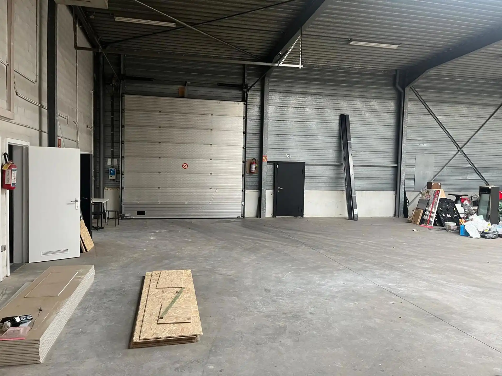 Kontich: magazijn met mezzanine en kantoorruimte foto 6