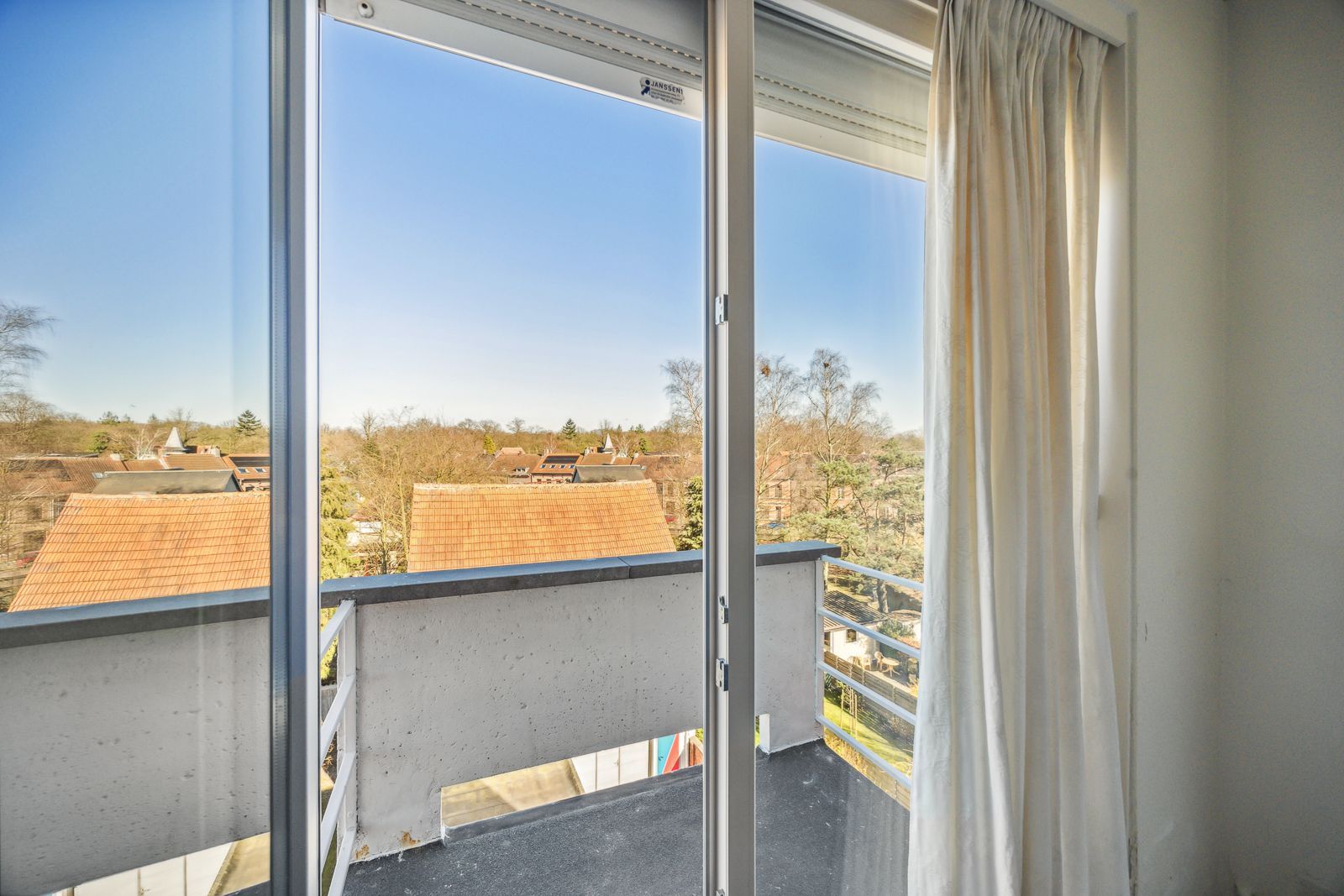 Instapklaar appartement met garagebox in Kapellen ! foto 16