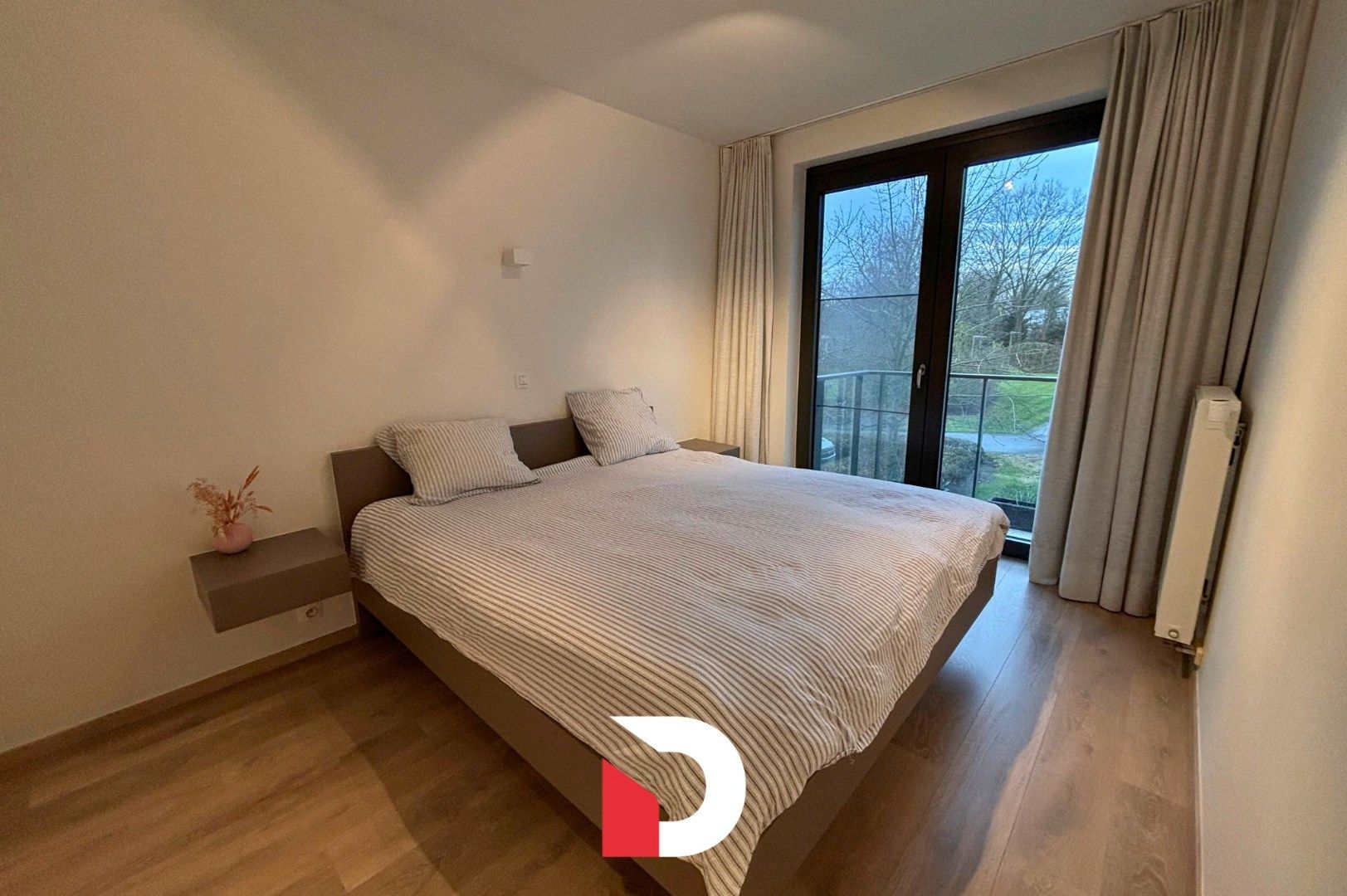 Uniek GEMEUBELD appartement met 2 slaapkamers en ruim terras foto 13