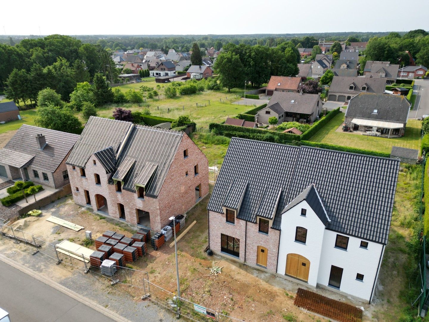 Ruime casco-nieuwbouwwoning met 3 slpk'ers op een perceel van 4a 33ca foto 3