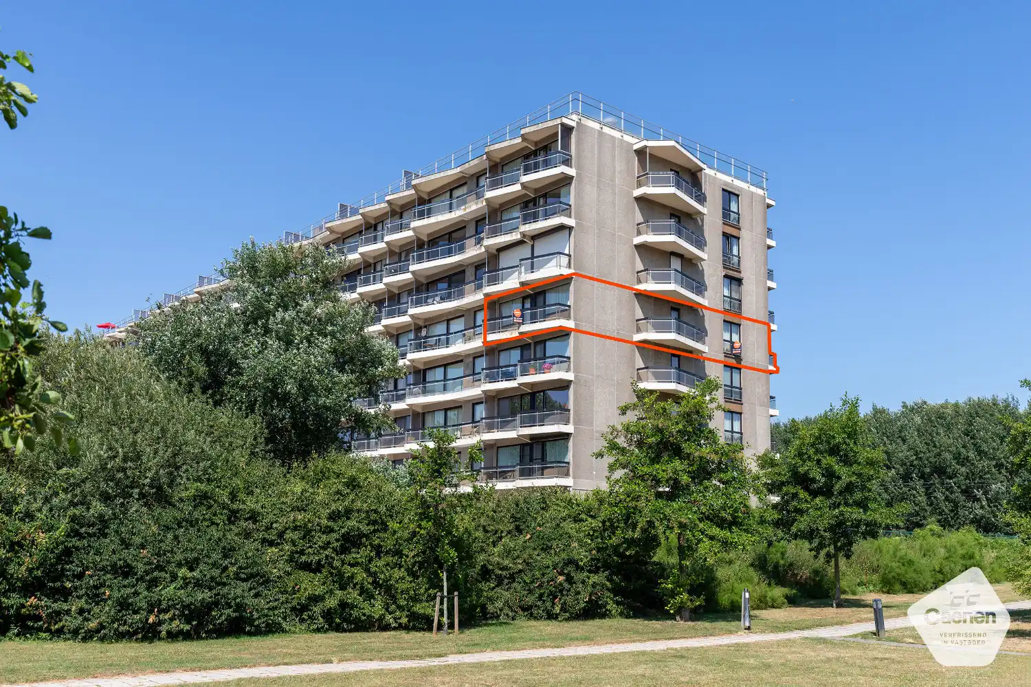 Instapklaar tweeslaapkamerappartement met zonnige terrassen en een weids uitzicht over het hinterland foto 2