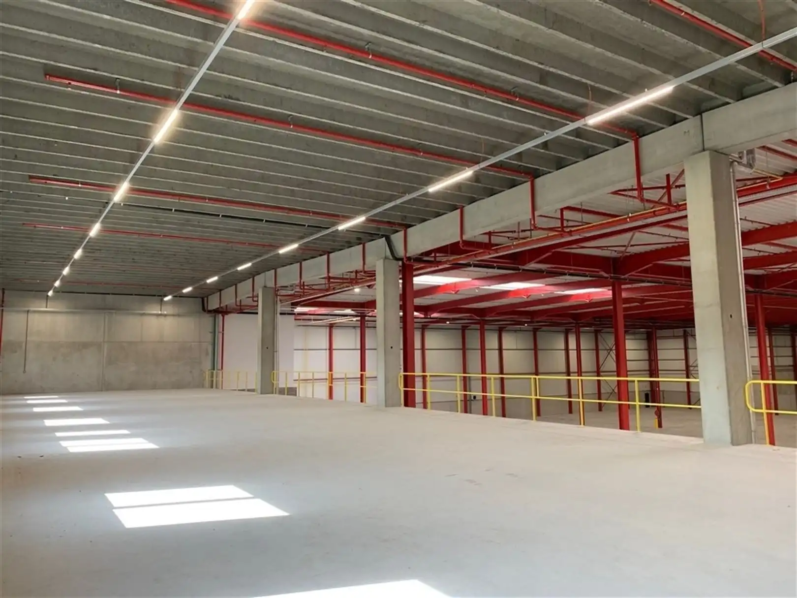 Te huur magazijn, kantoren en verhard terrein in Logistiek Park Waasland foto 5