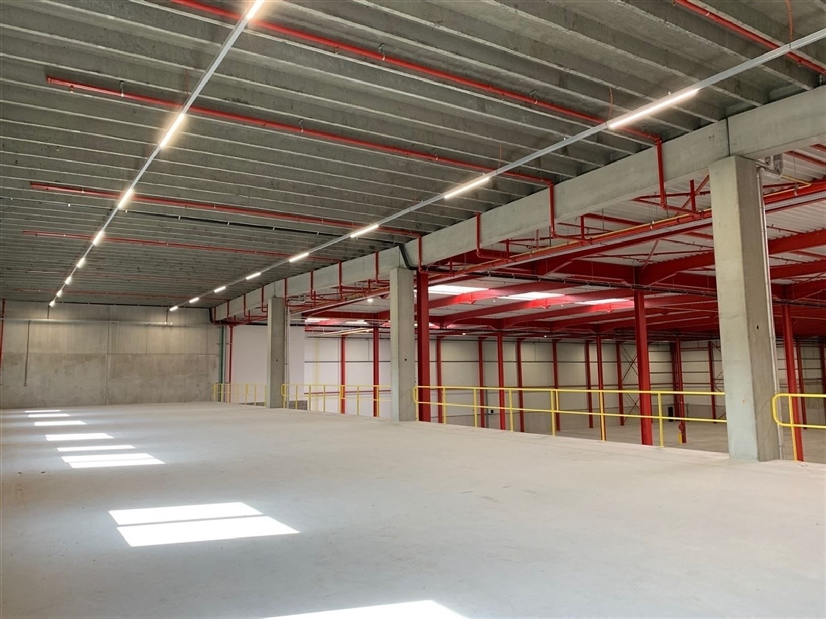 Te huur magazijn, kantoren en verhard terrein in Logistiek Park Waasland foto 5