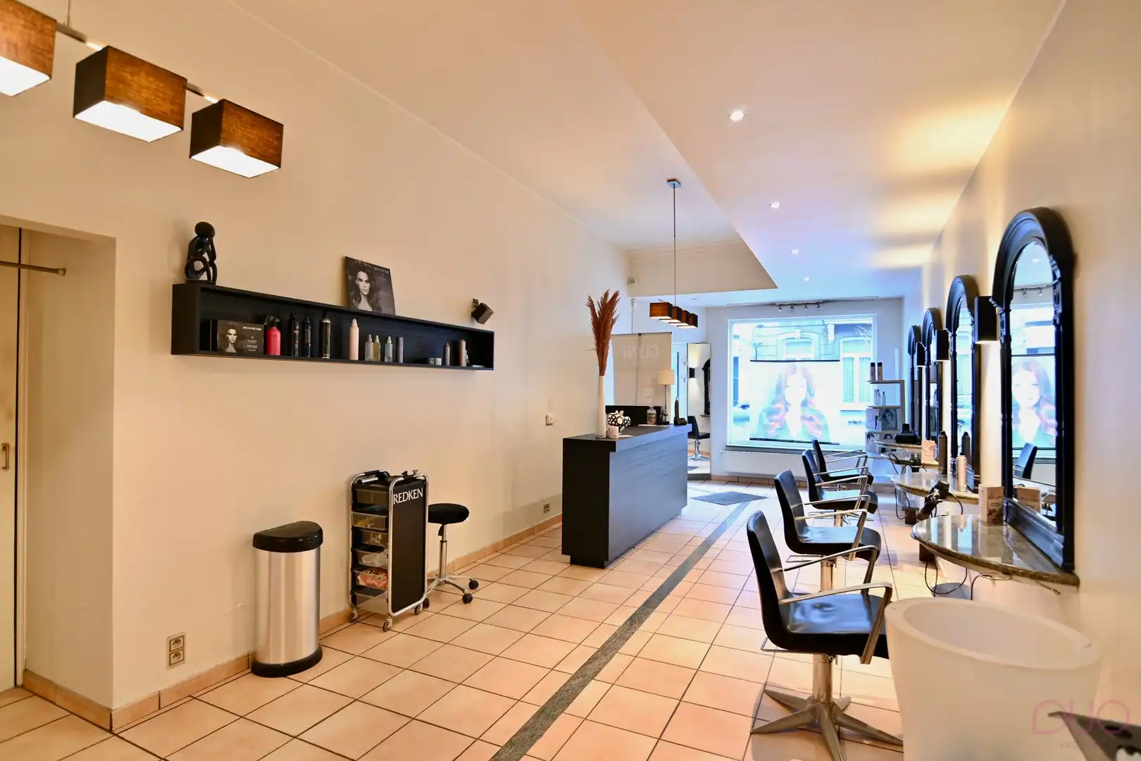 Groot handelspand met aparte ingang, bovenliggende woning en inpandige garage foto 6