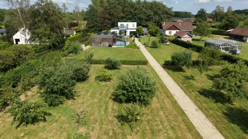 Moderne villa van 247m² op 58 are met bijgebouw-garage en zwembad foto 20