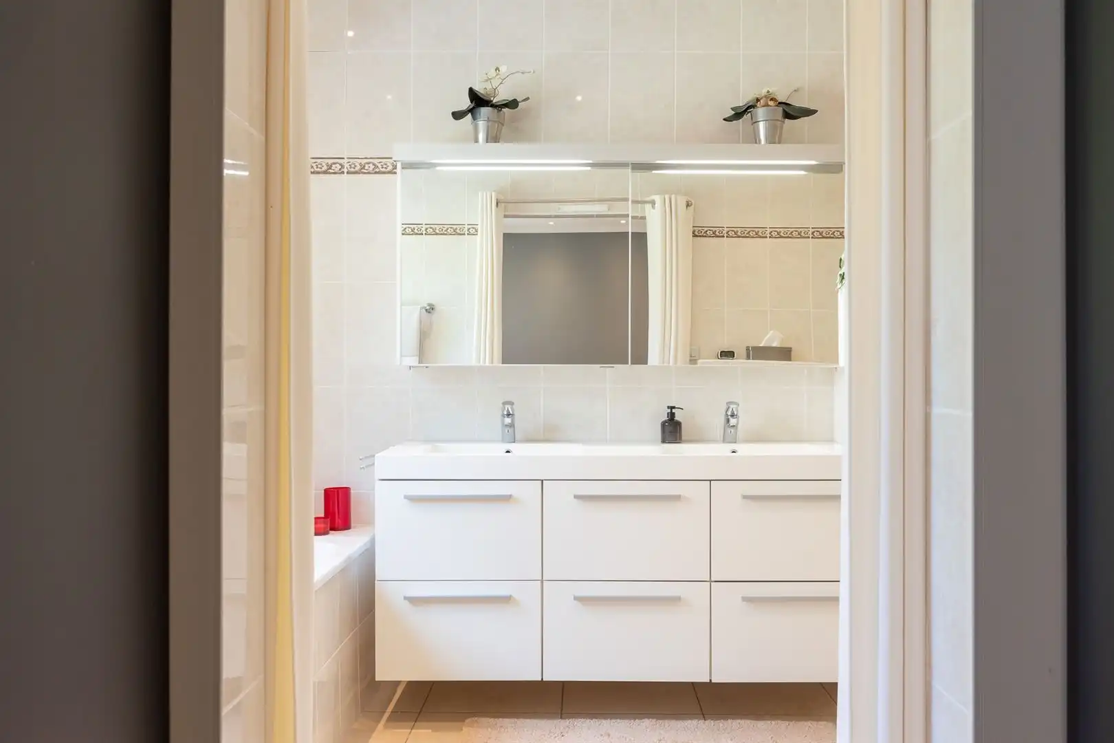 Een moderne villa met 4 ruime SLKS  en EPC A! foto 19