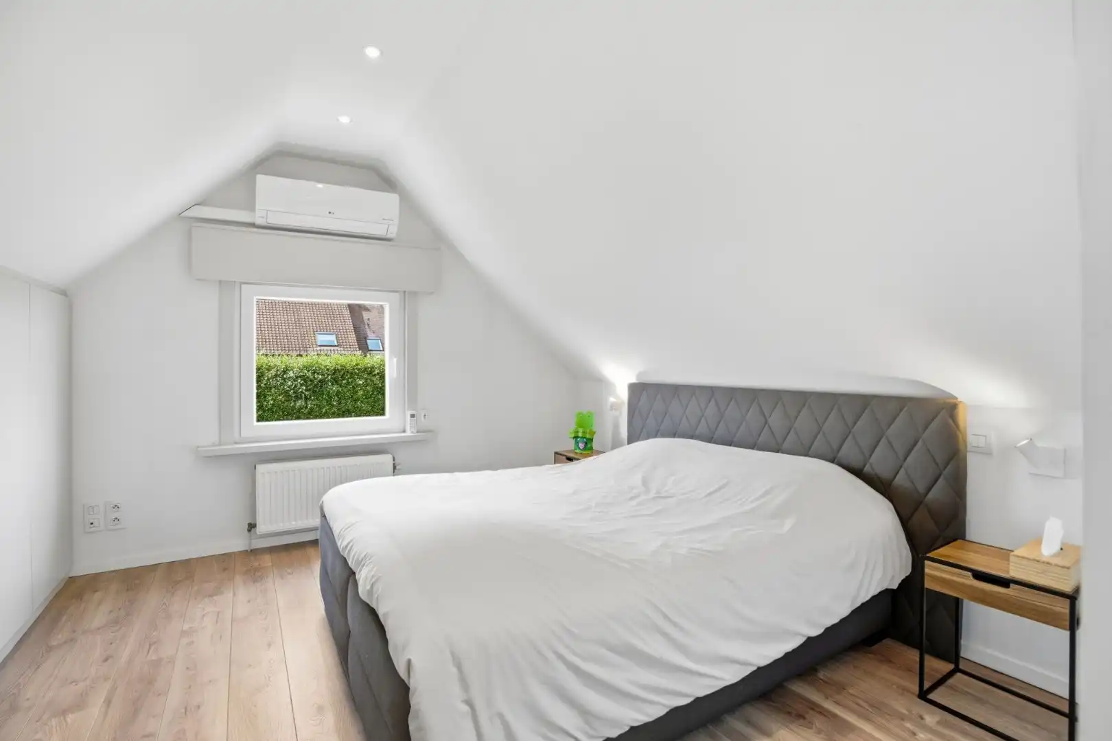 Kwalitatief afgewerkte alleenstaande woning in rustige woonwijk te koop in Kuurne! foto 14